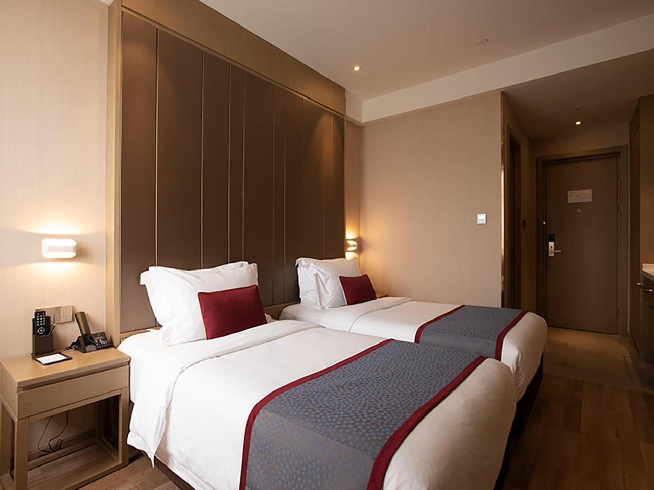 Deco Hotel 4*